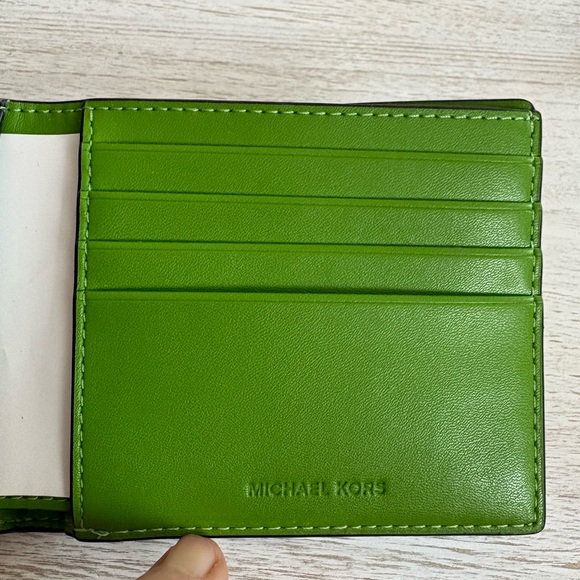 Michael Kors Green Wallet - Picture 6 of 7